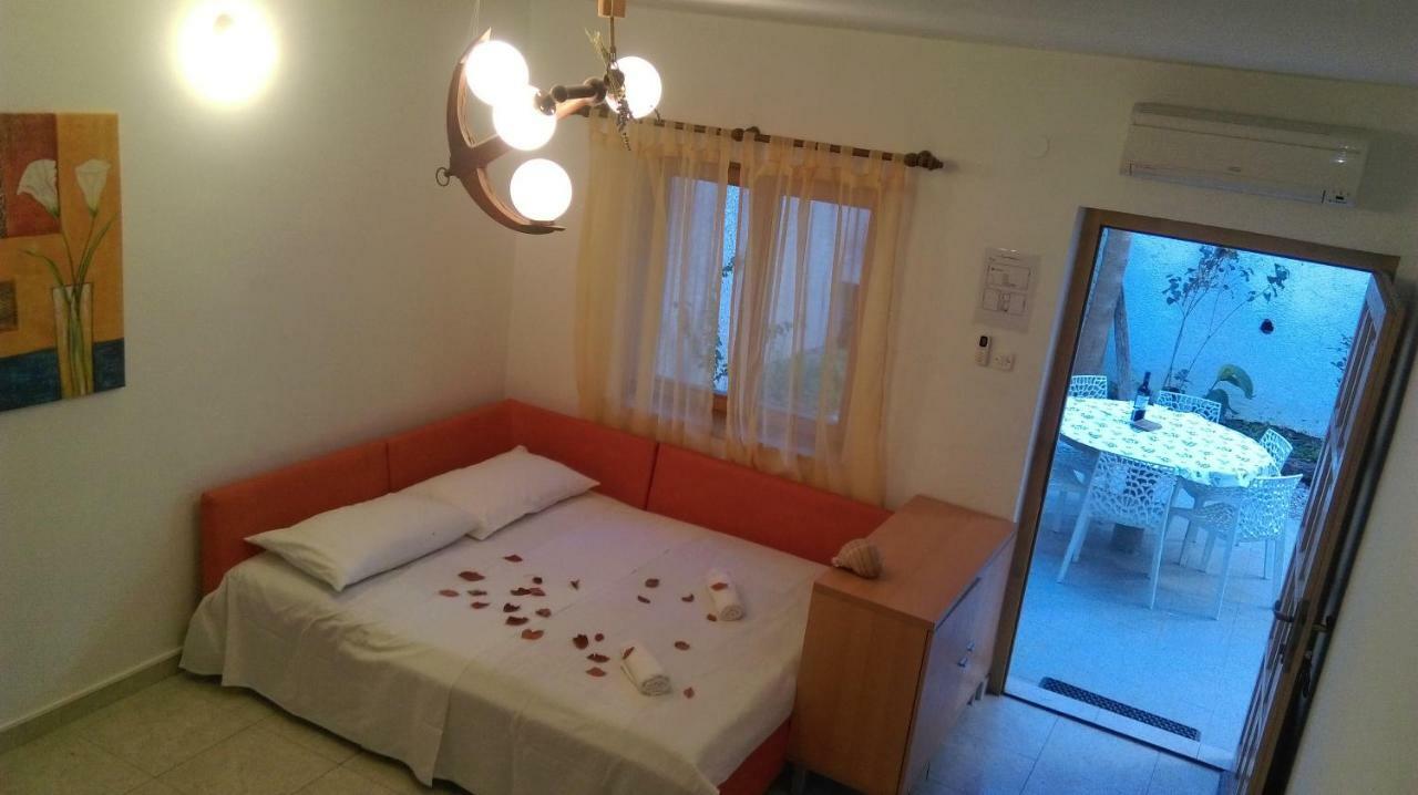 Apartman Restovic Бол Экстерьер фото