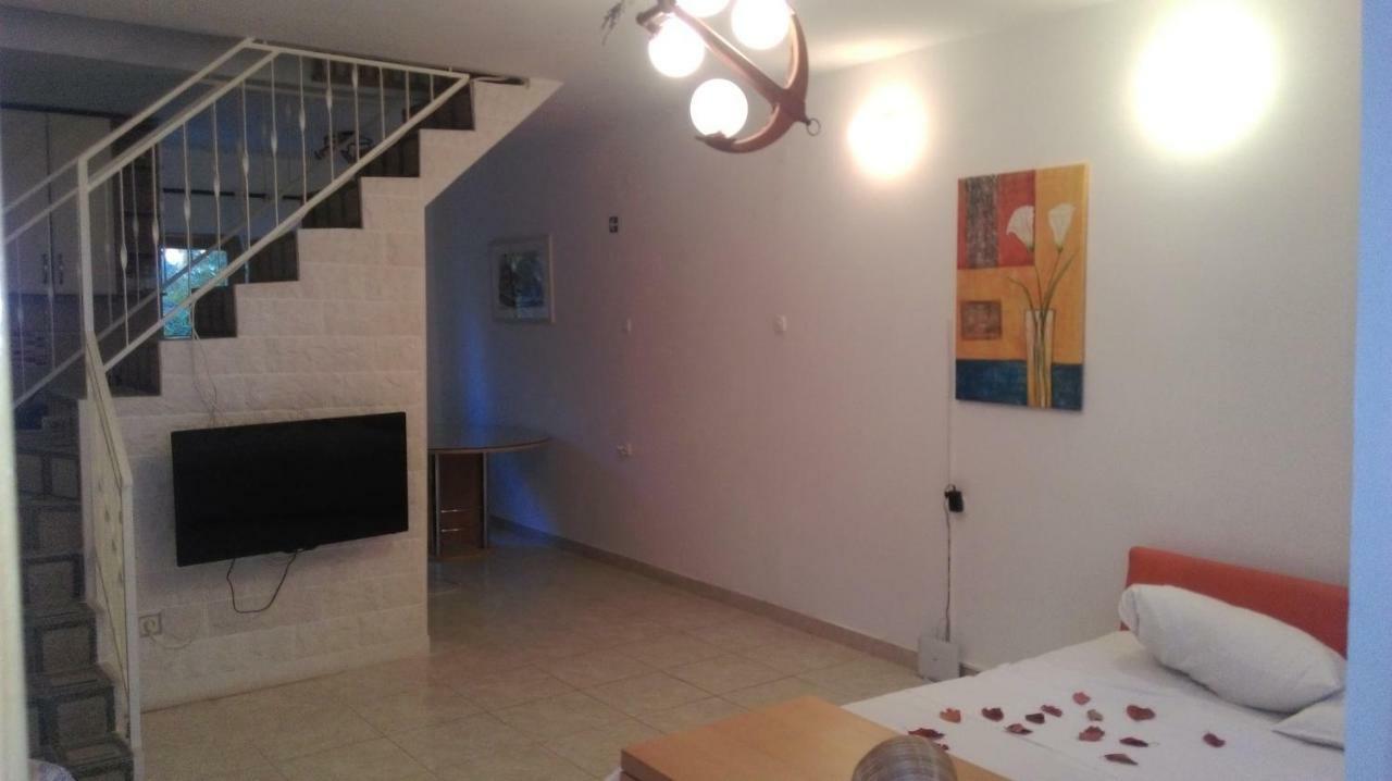 Apartman Restovic Бол Экстерьер фото